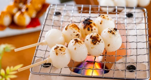 くるくる回しながらほどよく焦げるまで焼きます